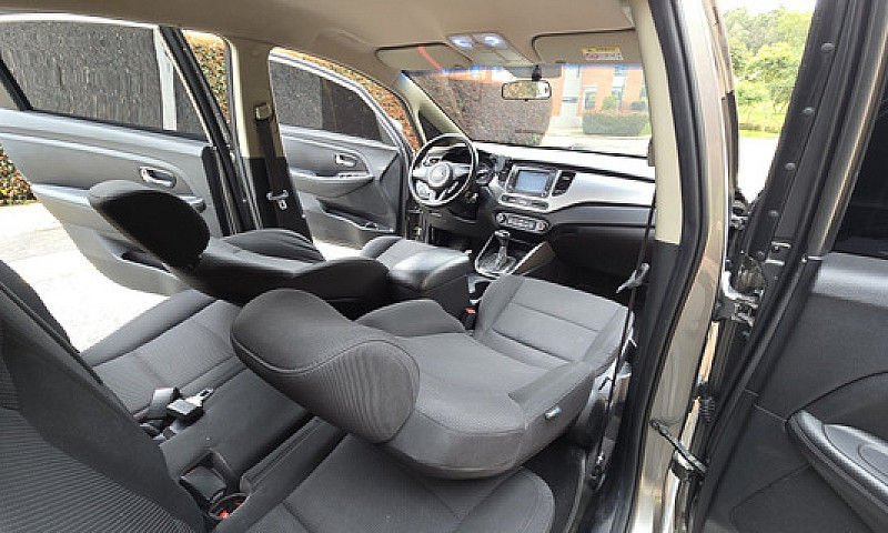 Kia Carens 2.0 Suv E...