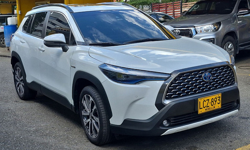 Toyota Corolla Cross...