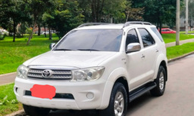 Toyota Fortuner 2.7L...