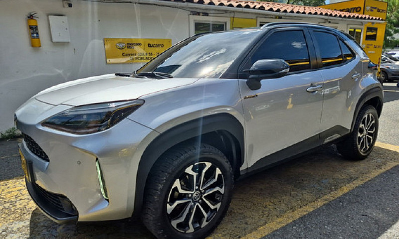 Toyota Yaris Cross 1...