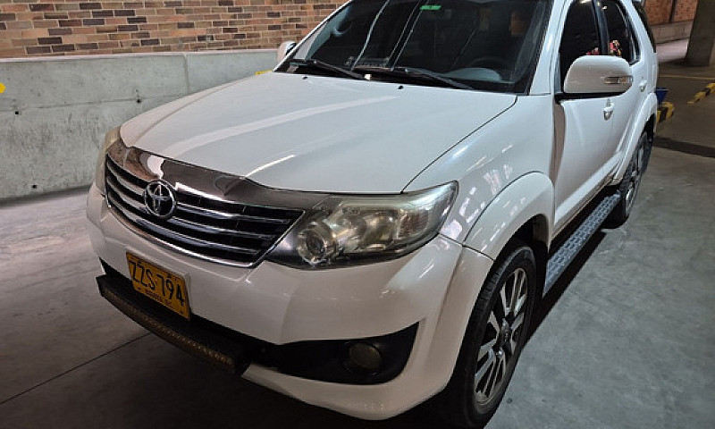 Toyota Fortuner 2.7...