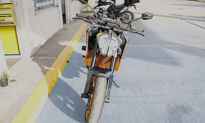 Ktm 890 Duke R 2022...