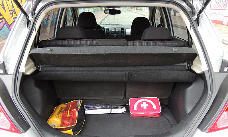 Nissan Tiida 1.8 Pre...