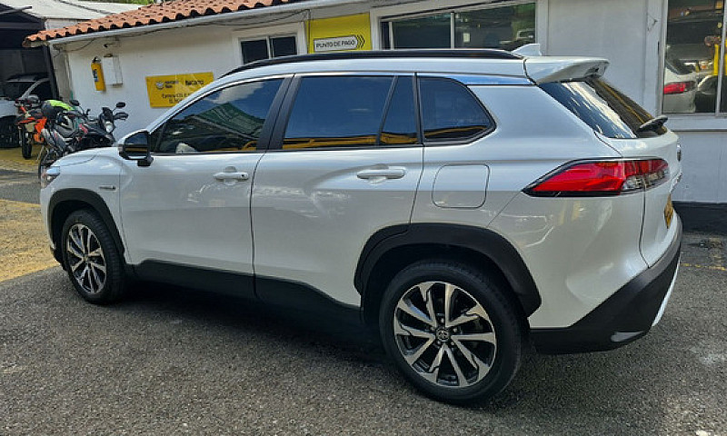 Toyota Corolla Cross...