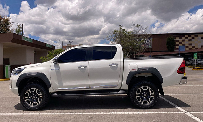 Toyota Hilux 2.8 Srx...