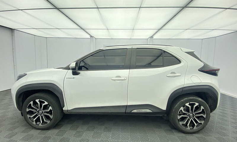Toyota Yaris Cross 1...
