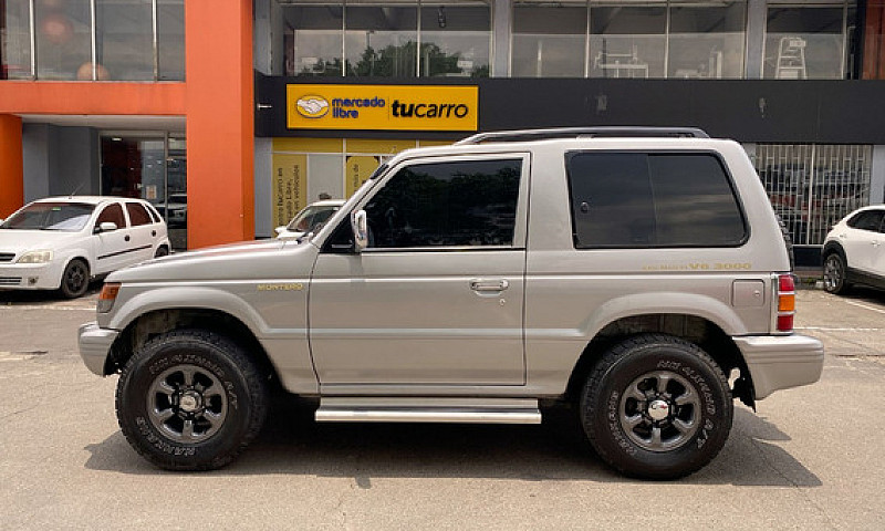 Mitsubishi Montero 3...