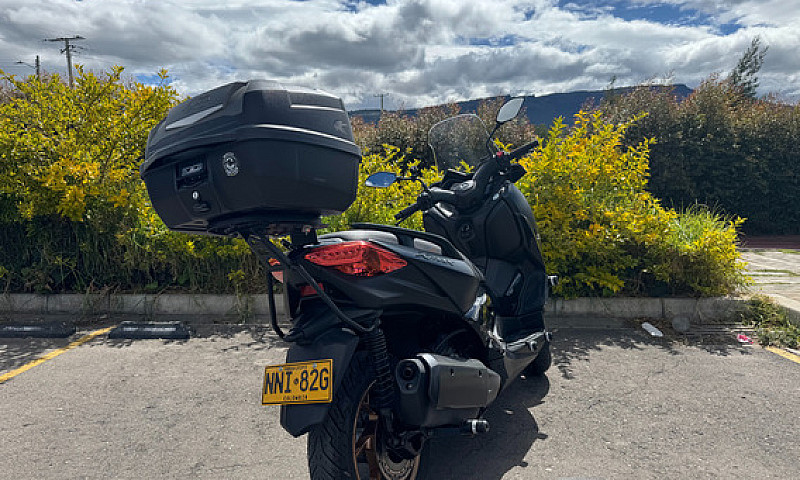 Yamaha X-Max 300...