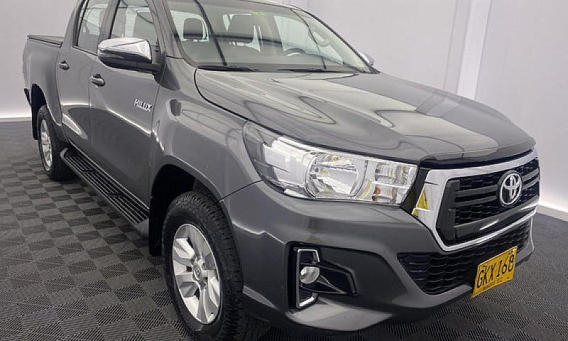 Toyota Hilux 2.4L...