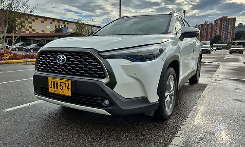 Toyota Corolla Cross...