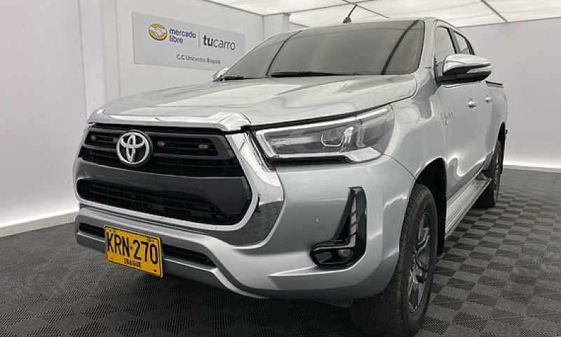 Toyota Hilux  At  4....