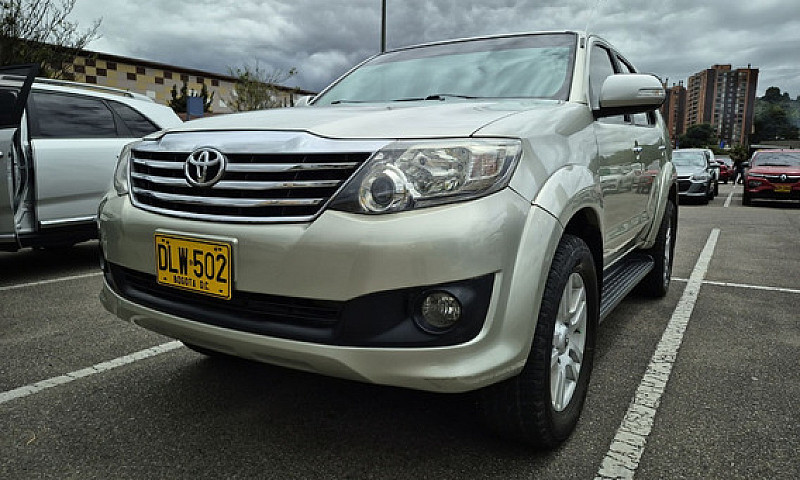 Toyota Fortuner 2.7L...