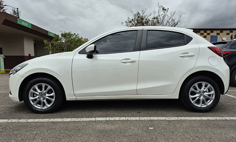 Mazda 2 1.5 Touring...