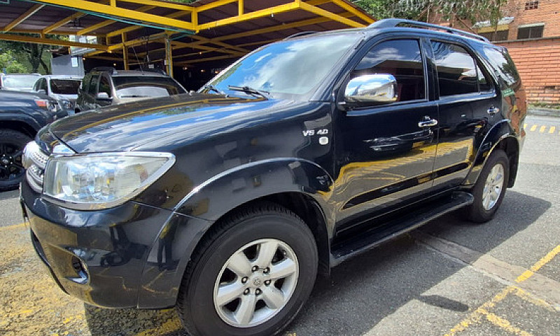 Toyota Fortuner 4.0 ...
