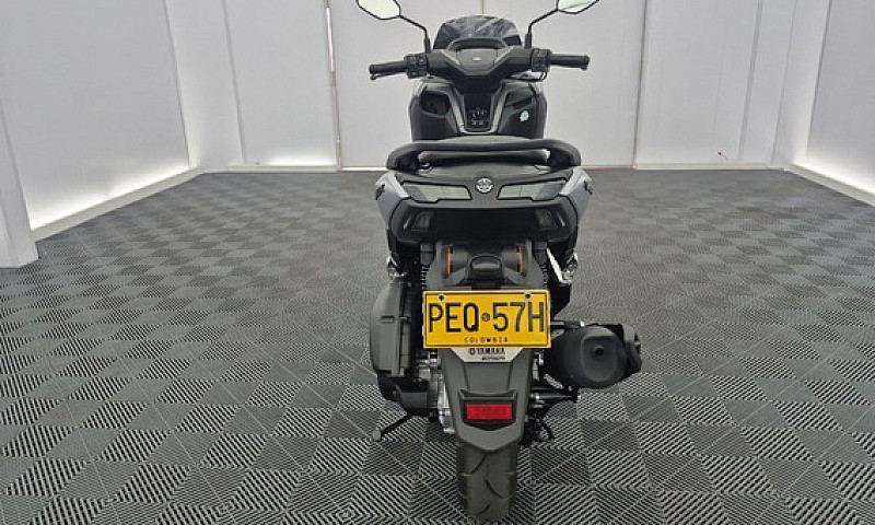Yamaha Nmax...