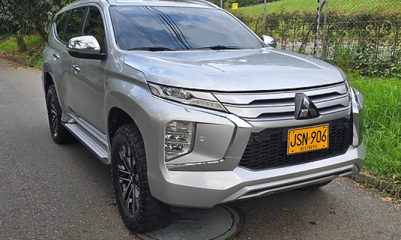 Mitsubishi Montero 2...