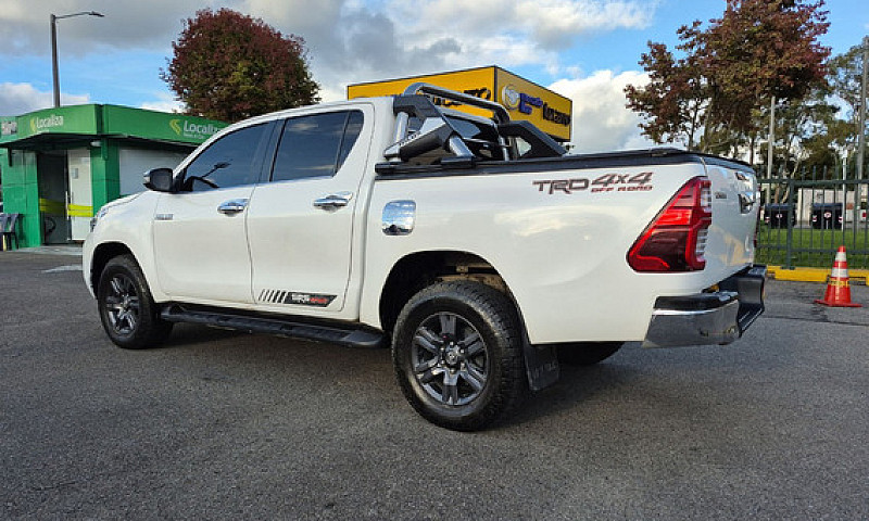 Toyota Hilux 2.4 I M...