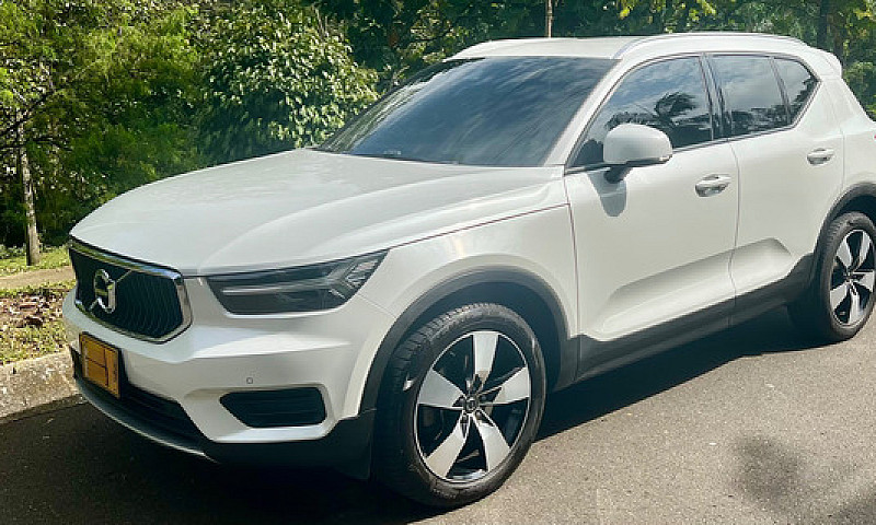 Volvo Xc40 T4 Moment...