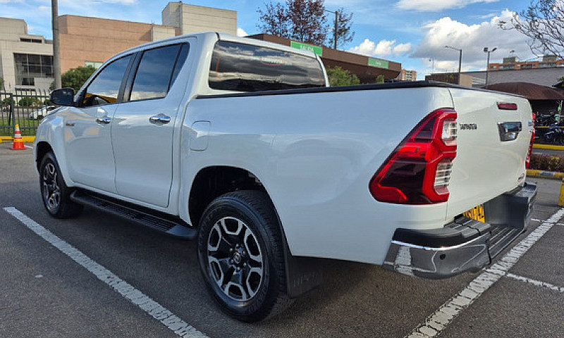 Toyota Hilux 2.8 Srx...