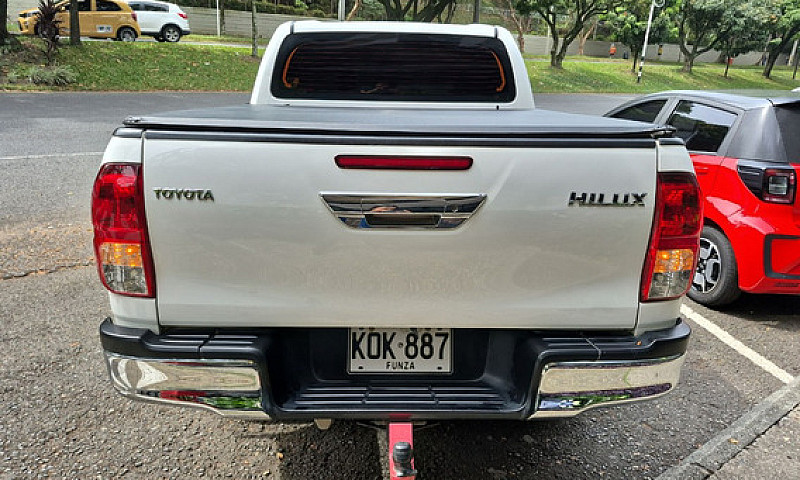 Toyota Hilux 2.4 Die...