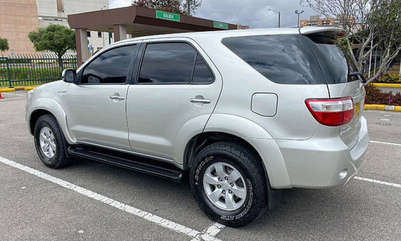 Toyota Fortuner 2.7L...
