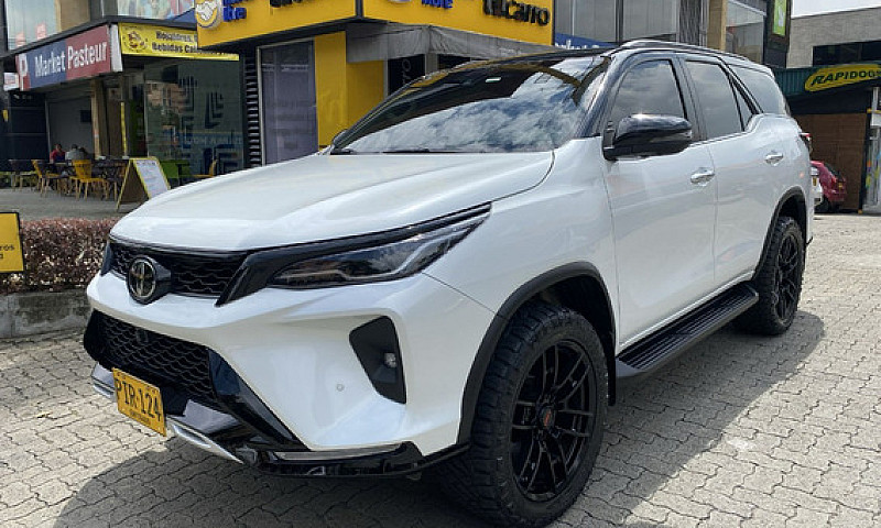 Toyota Fortuner 2.8 ...