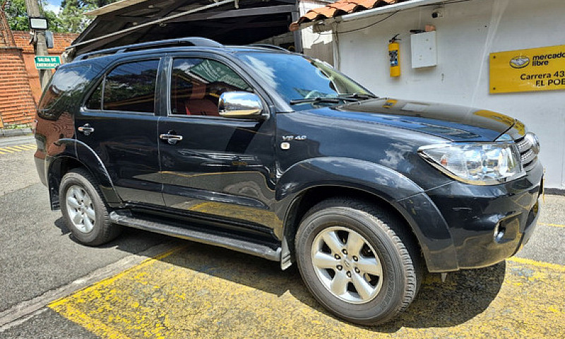 Toyota Fortuner 4.0 ...