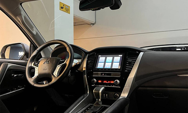 Mitsubishi Montero S...