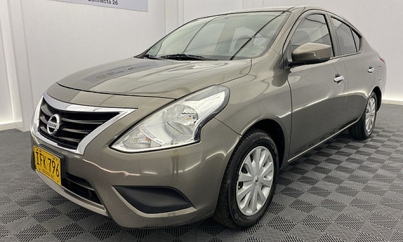 Nissan Versa 1.6 Adv...
