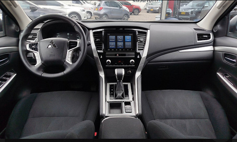Mitsubishi Montero 3...