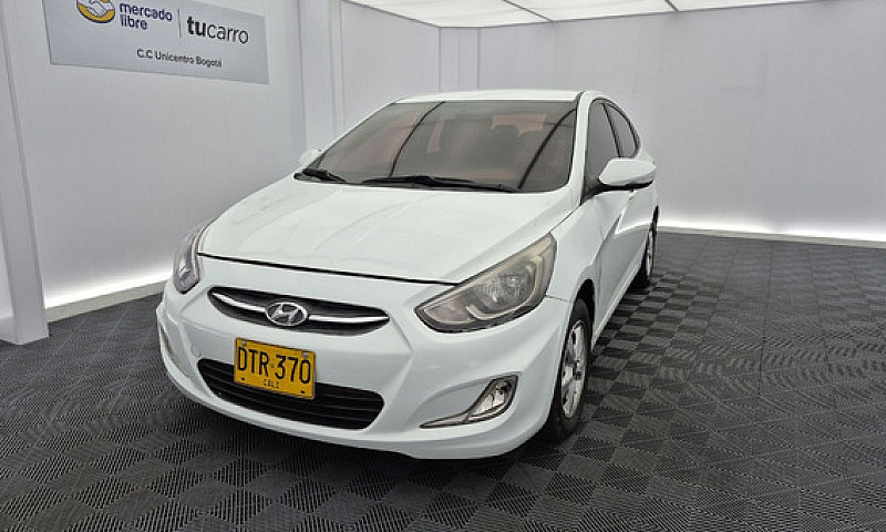 Hyundai Accent Premi...