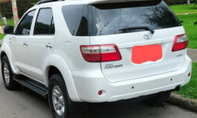 Toyota Fortuner 2.7L...