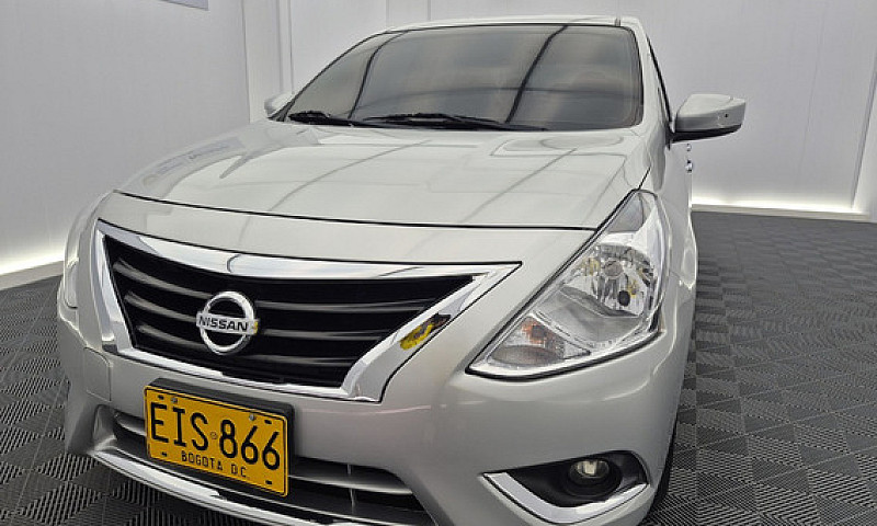 Nissan Versa 1.6 Adv...