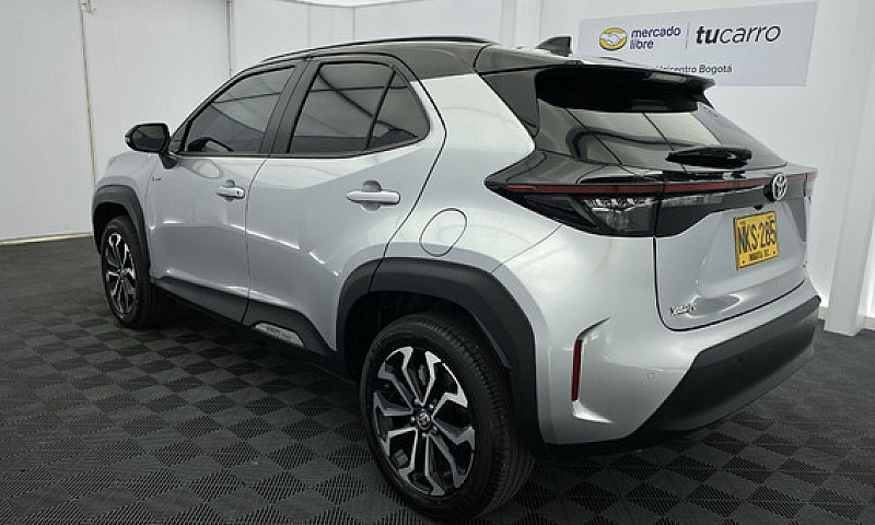 Toyota Yaris Cross 1...