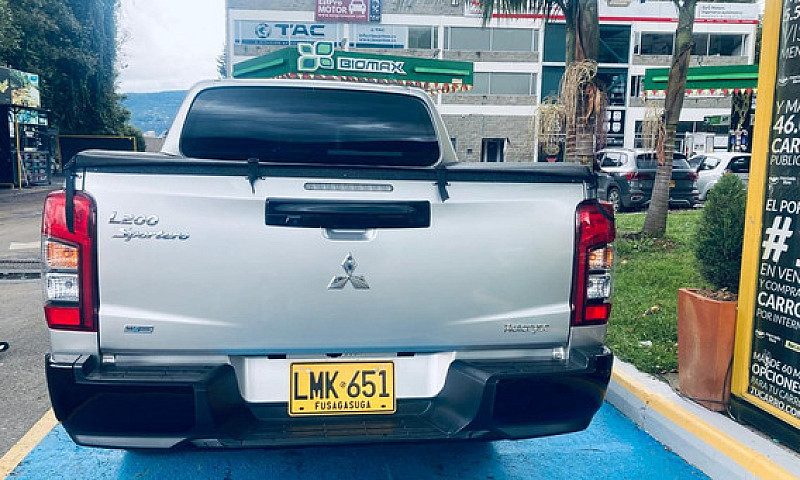 Mitsubishi 2.5 Sport...