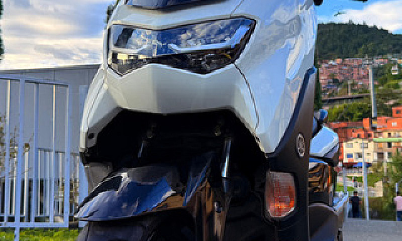Yamaha N-Max Connect...