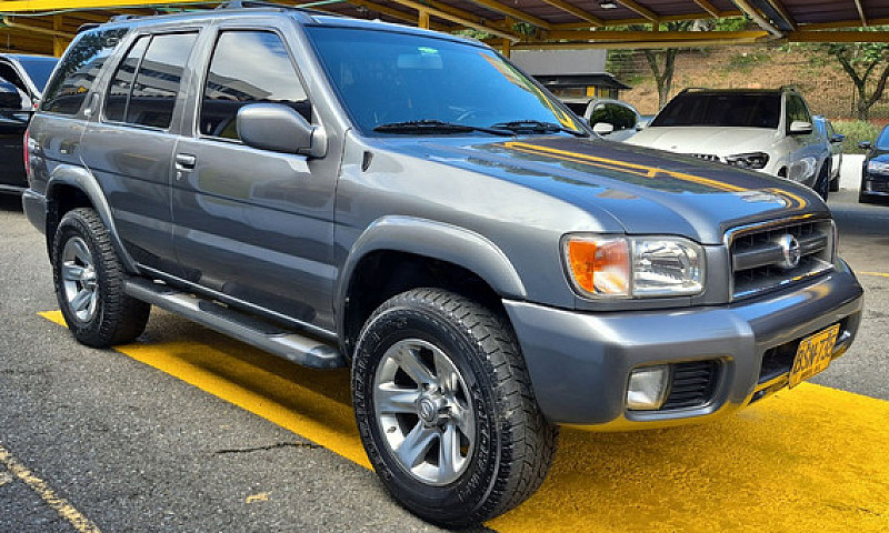 Nissan Pathfinder R5...