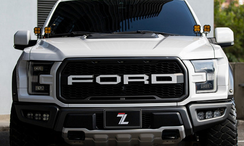 Ford F-150 Raptor 3....