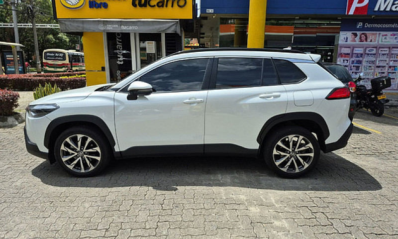 Toyota Corolla Cross...
