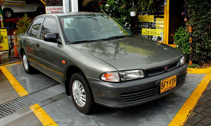 Mitsubishi Lancer 1....