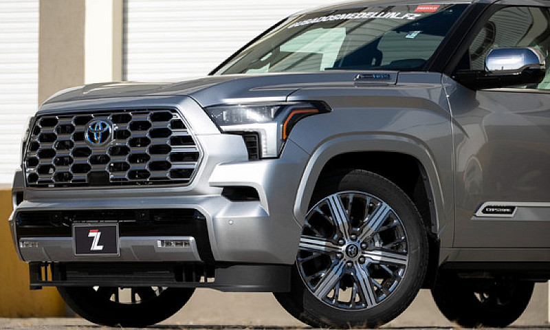 Toyota Sequoia Capst...