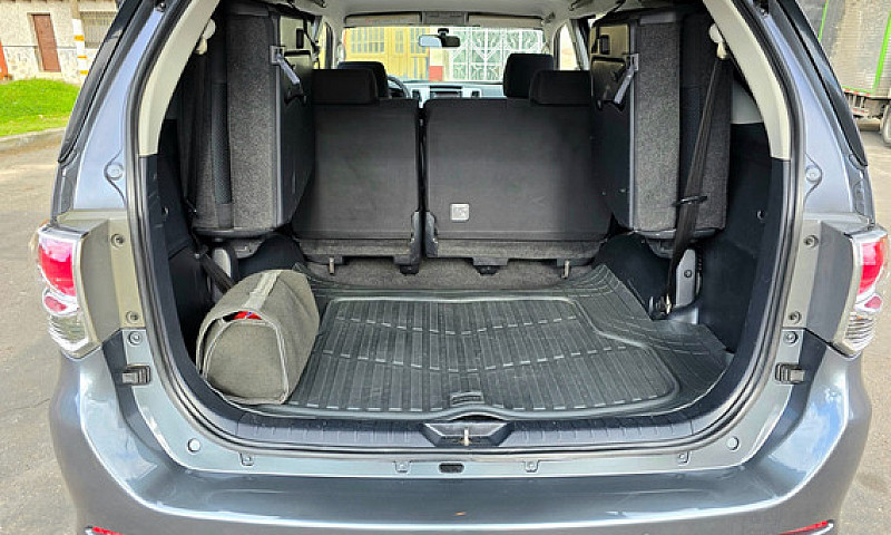 Toyota Fortuner 2.7L...