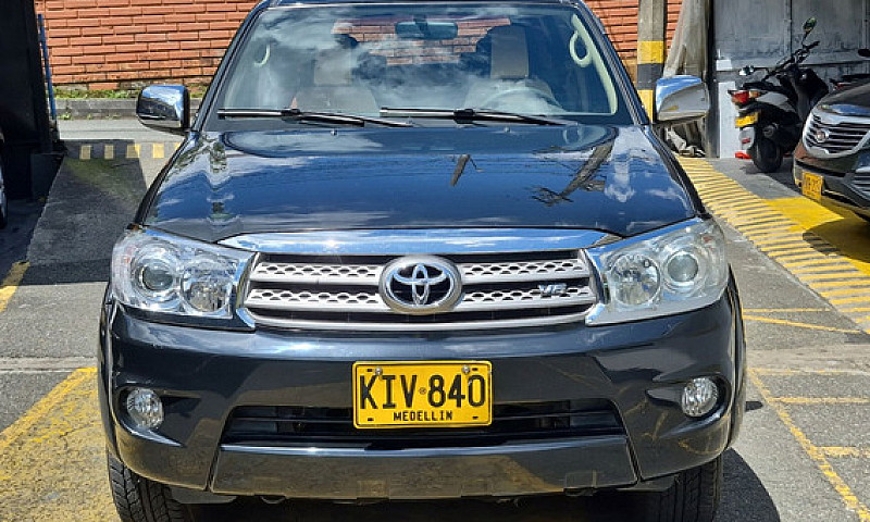 Toyota Fortuner 4.0 ...