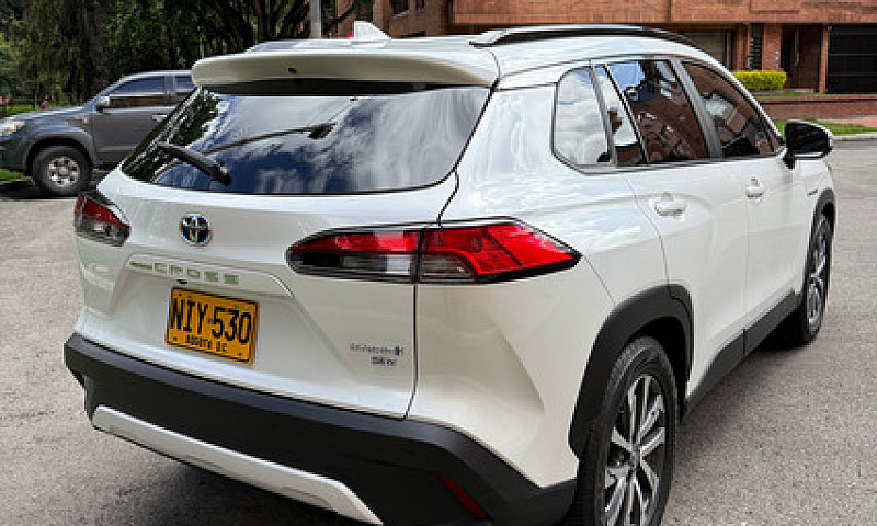 Toyota Corolla Cross...