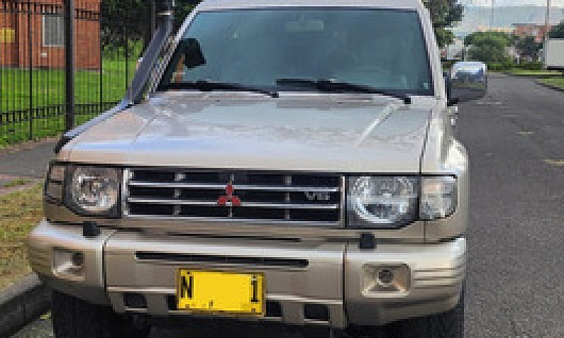 Mitsubishi Montero 3...