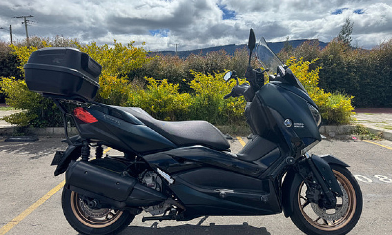 Yamaha X-Max 300...