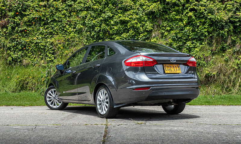 Ford Fiesta 1.6 Tita...
