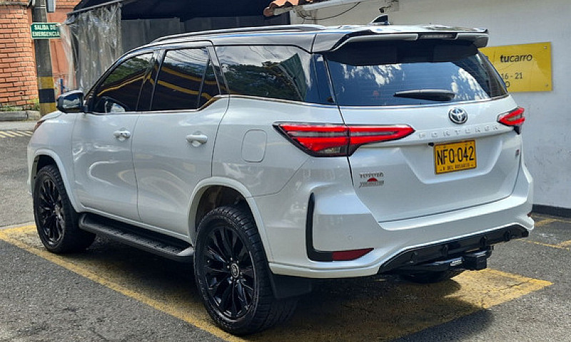 Toyota Fortuner 2.8 ...