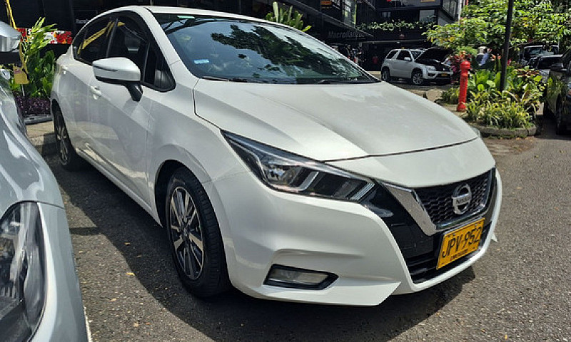 Nissan Versa 1.6 Adv...