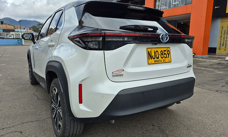 Toyota Yaris Cross 1...